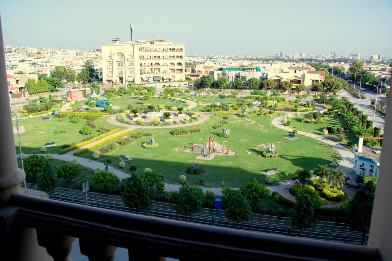Executive 3 Bedrooms Apartment In Bahria Town ราวัลปินดี ภายนอก รูปภาพ