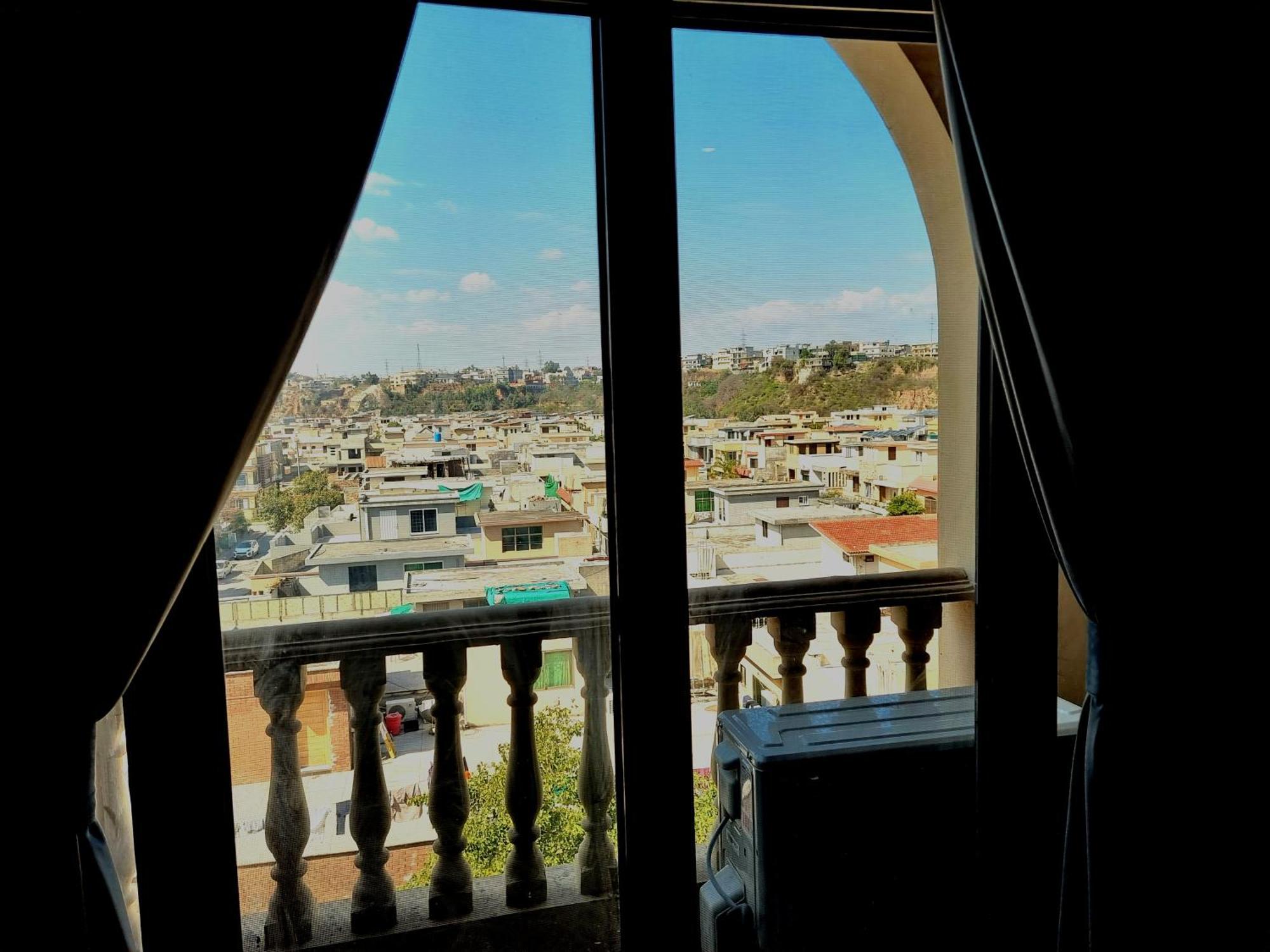 Executive 3 Bedrooms Apartment In Bahria Town ราวัลปินดี ภายนอก รูปภาพ