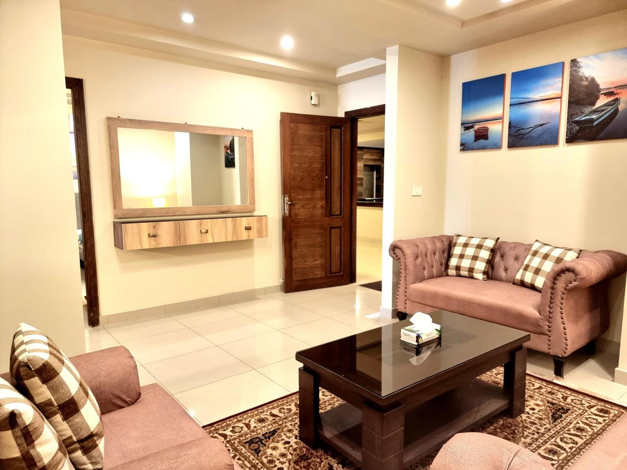 Executive 3 Bedrooms Apartment In Bahria Town ราวัลปินดี ภายนอก รูปภาพ